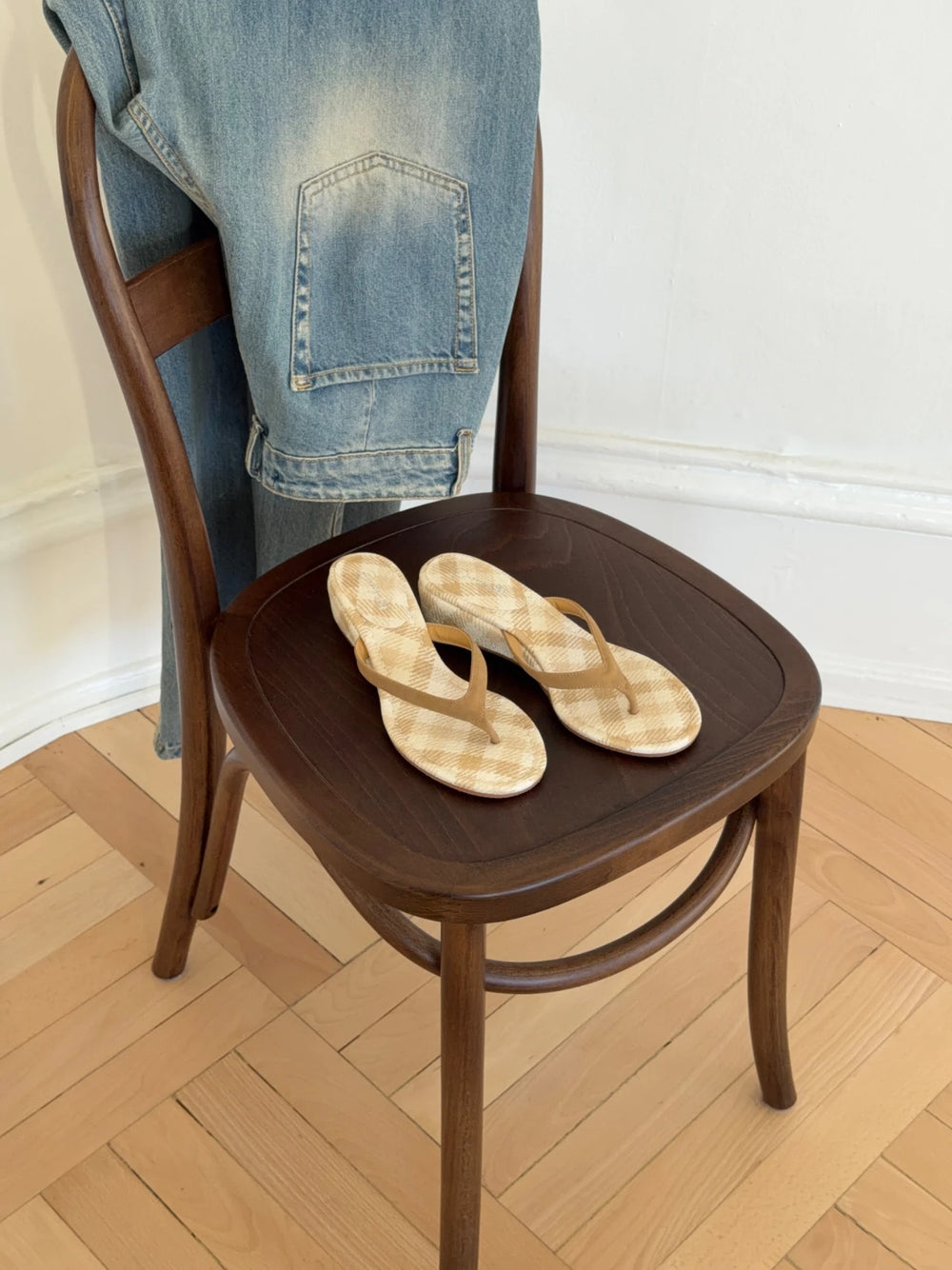 Lavina sandal med kilehæl og tern - Beige