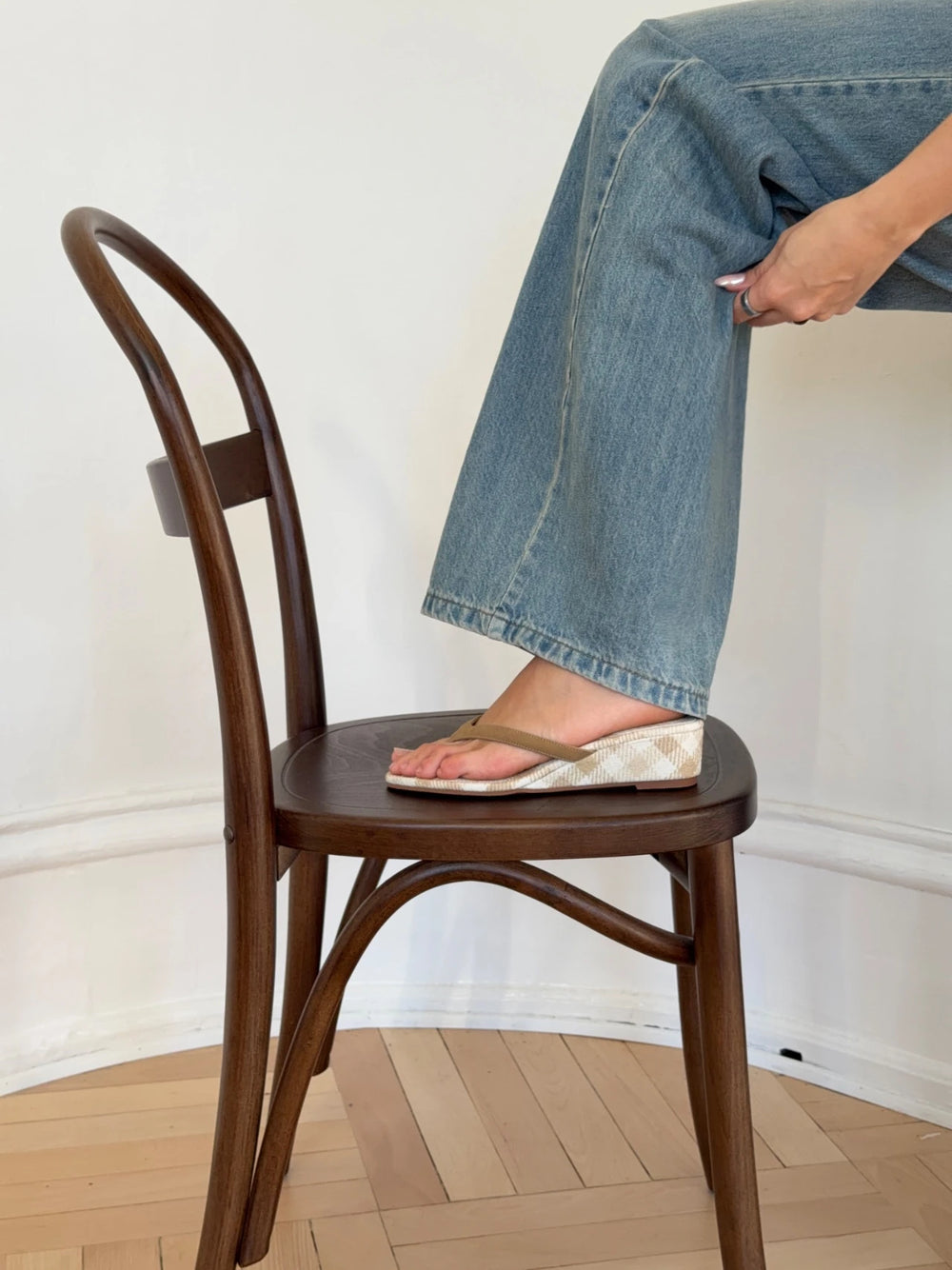 Lavina sandal med kilehæl og tern - Beige