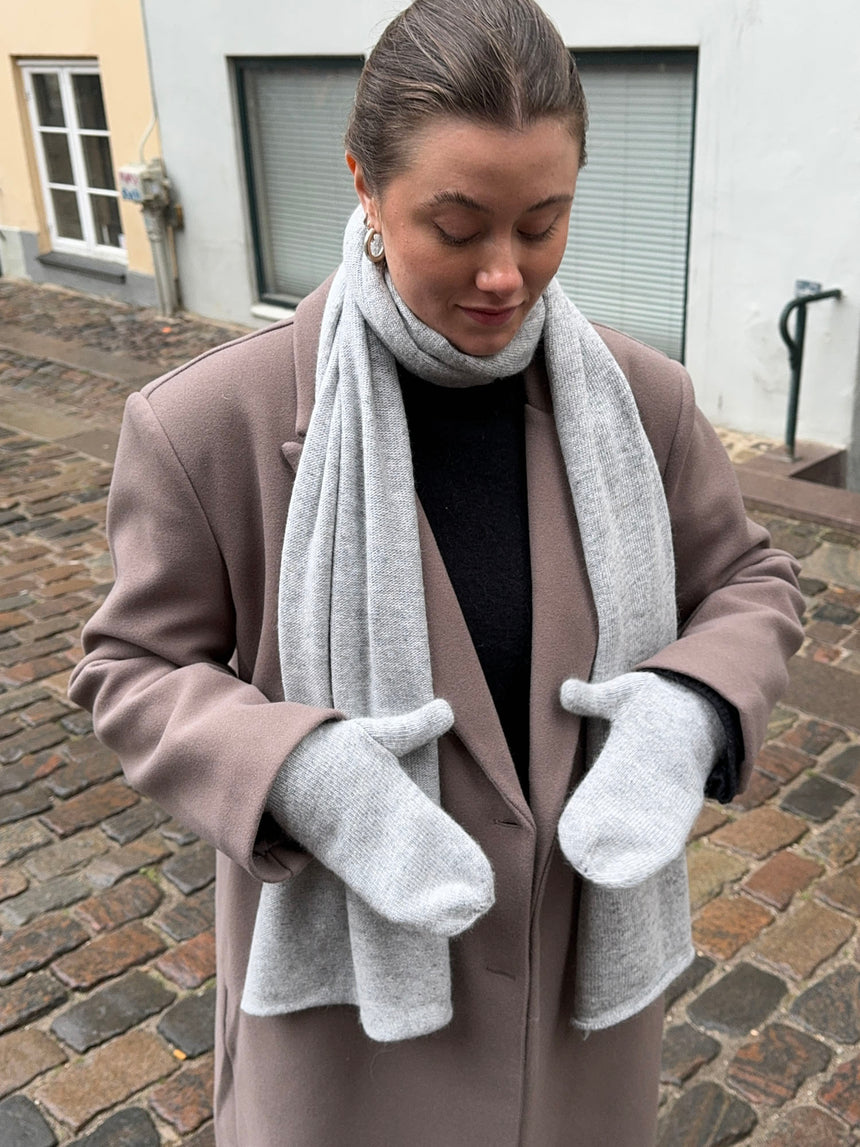 Kehlani luffer i strik - Lys grå
