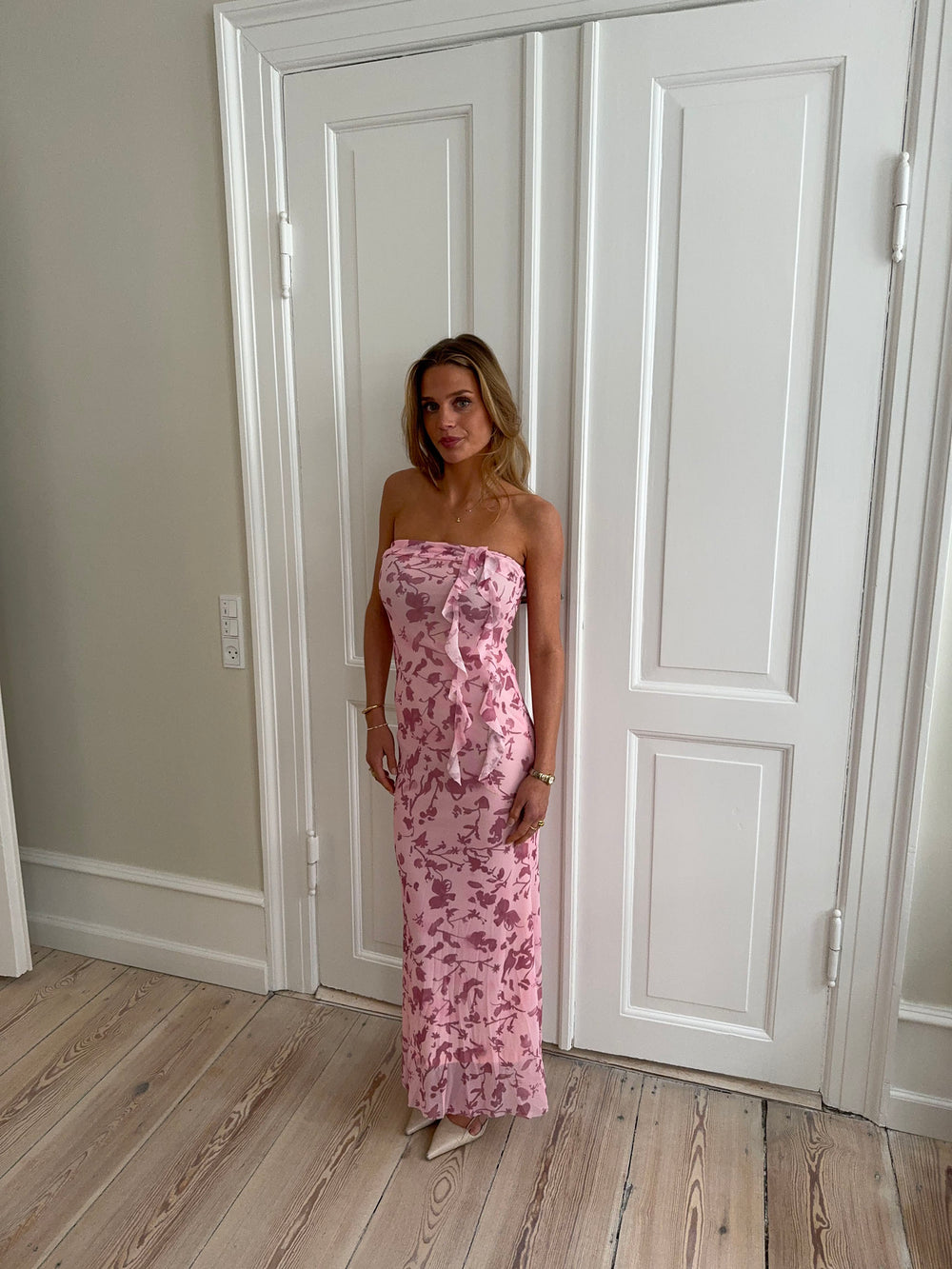 Charlot maxi kjole med blomster - Lyserød