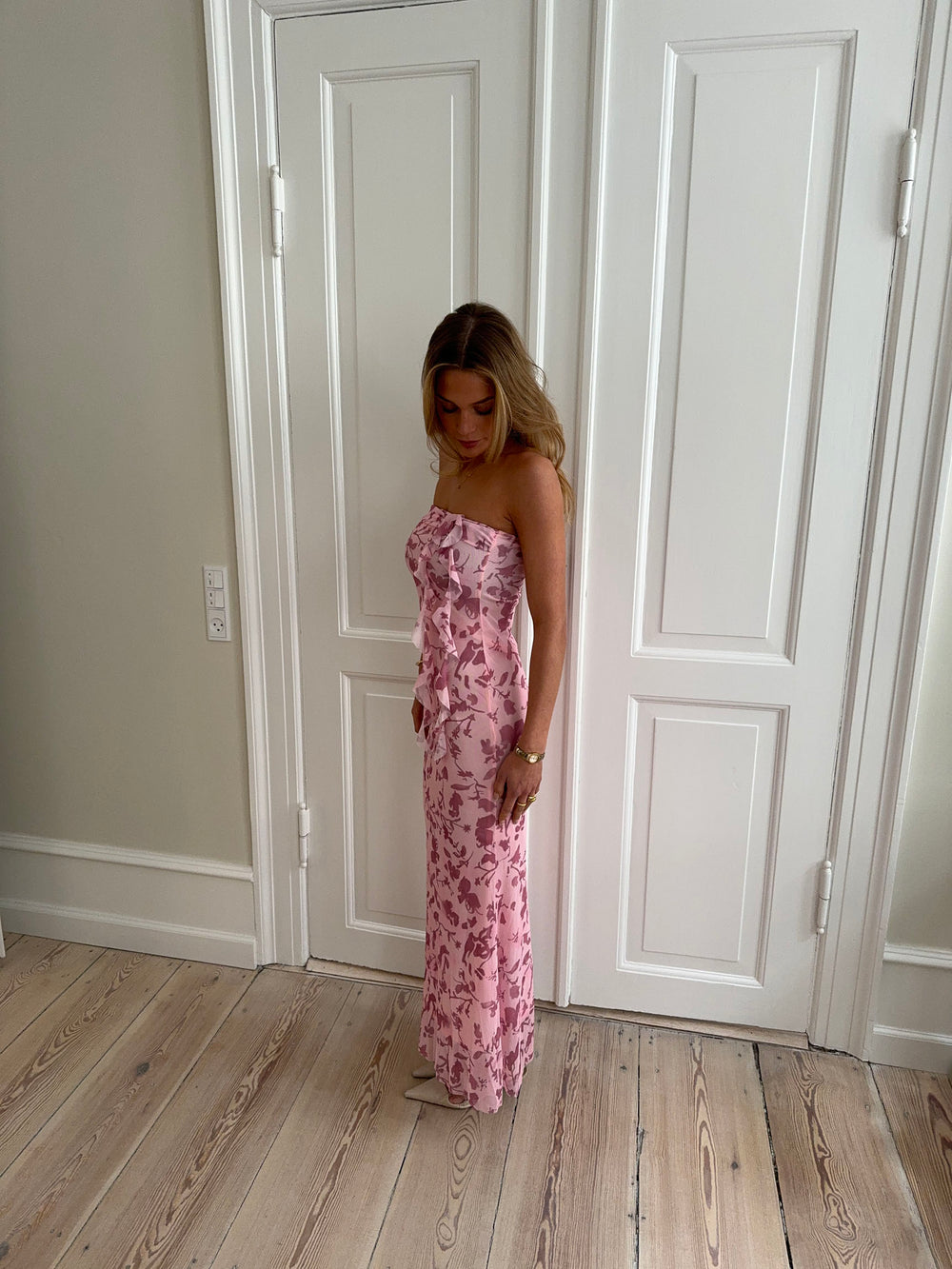 Charlot maxi kjole med blomster - Lyserød