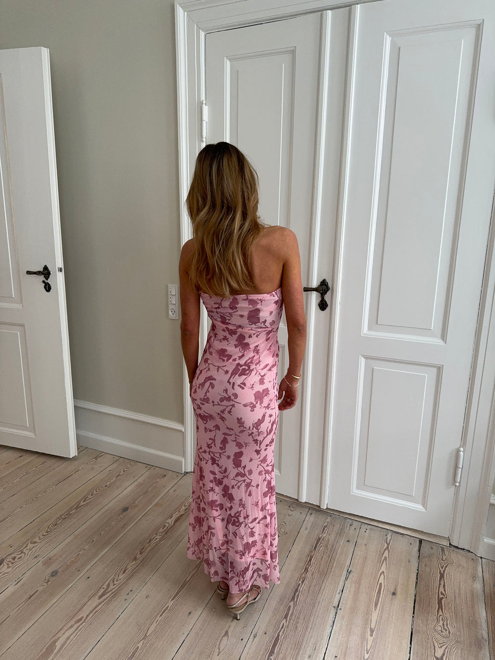 Charlot maxi kjole med blomster - Lyserød