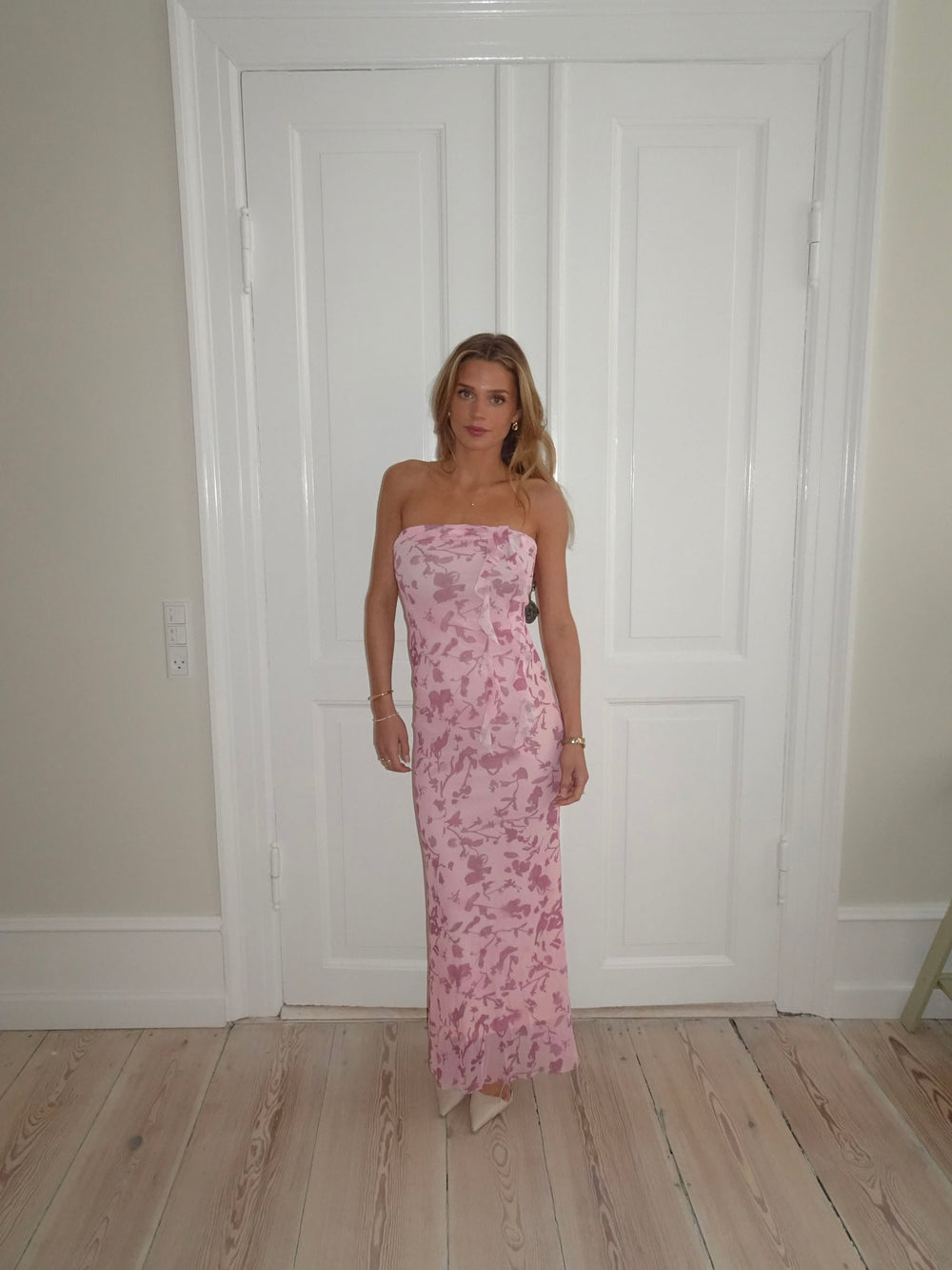 Charlot maxi kjole med blomster - Lyserød