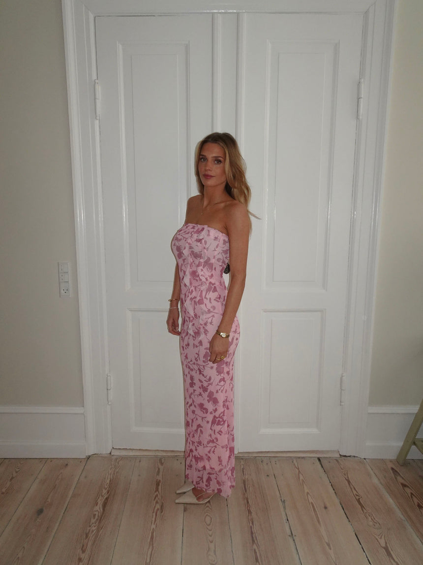 Charlot maxi kjole med blomster - Lyserød