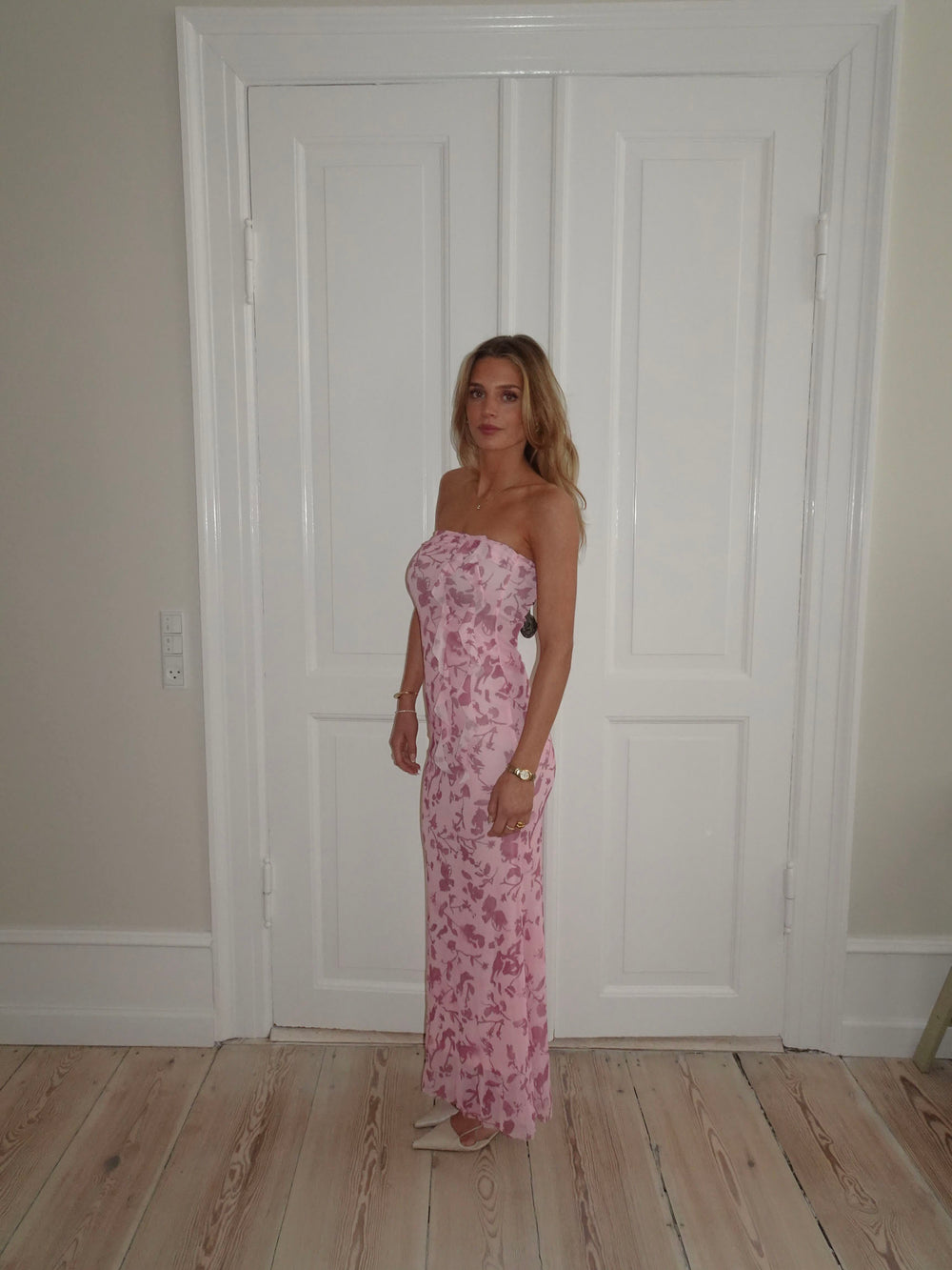Charlot maxi kjole med blomster - Lyserød
