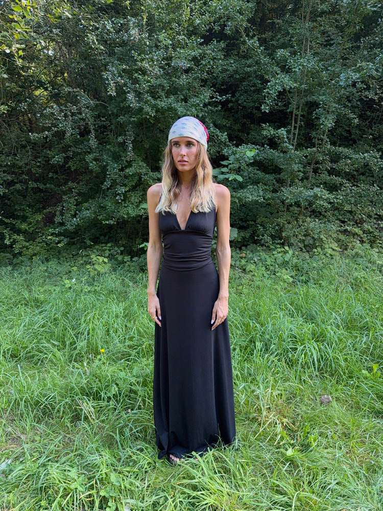 Clauda maxi kjole med åben ryg - Sort