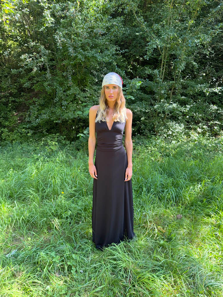 Clauda maxi kjole med åben ryg - Sort