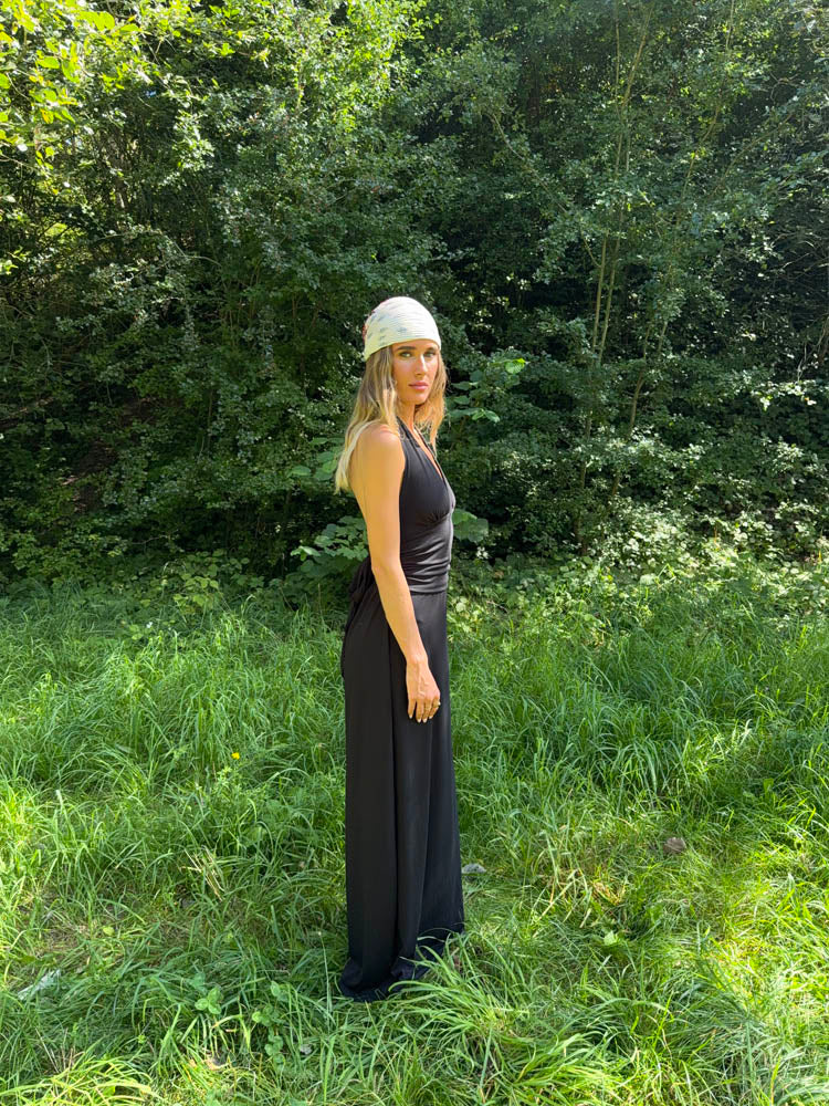Clauda maxi kjole med åben ryg - Sort