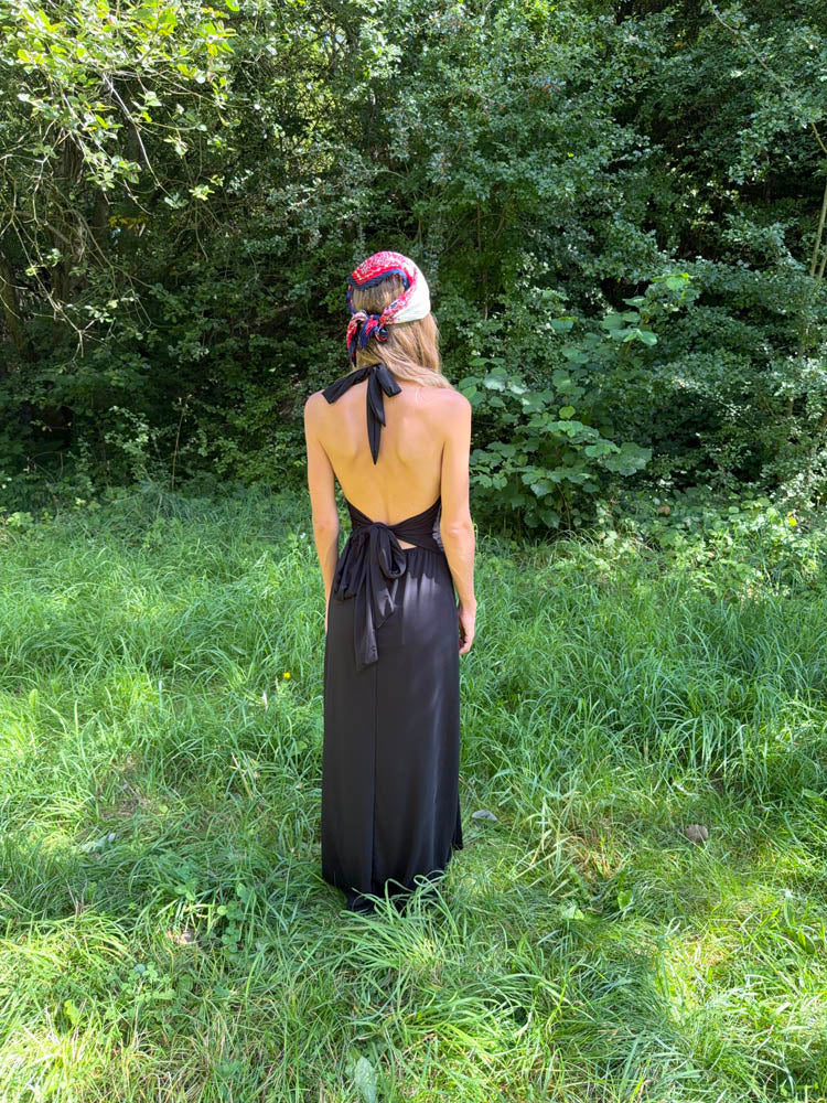 Clauda maxi kjole med åben ryg - Sort