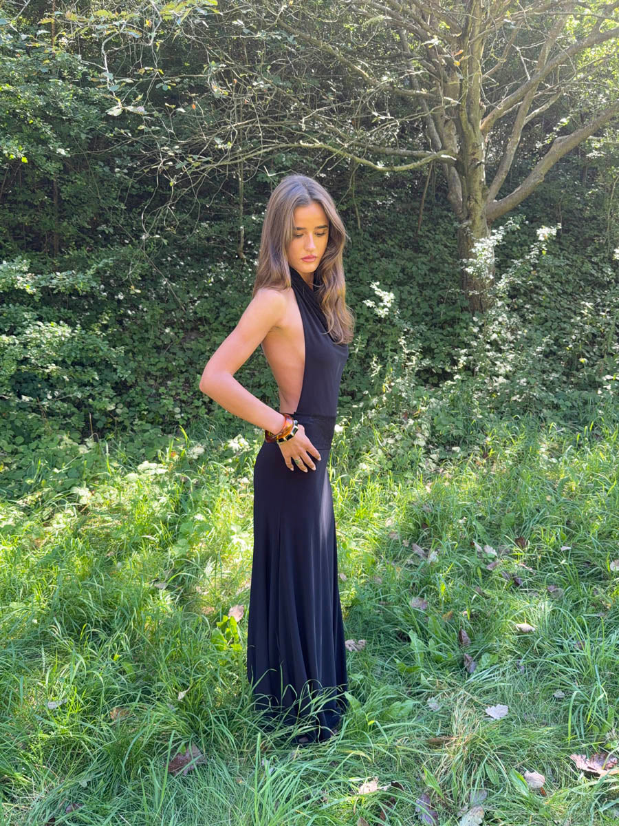 Skyla maxi kjole med åben ryg - Sort