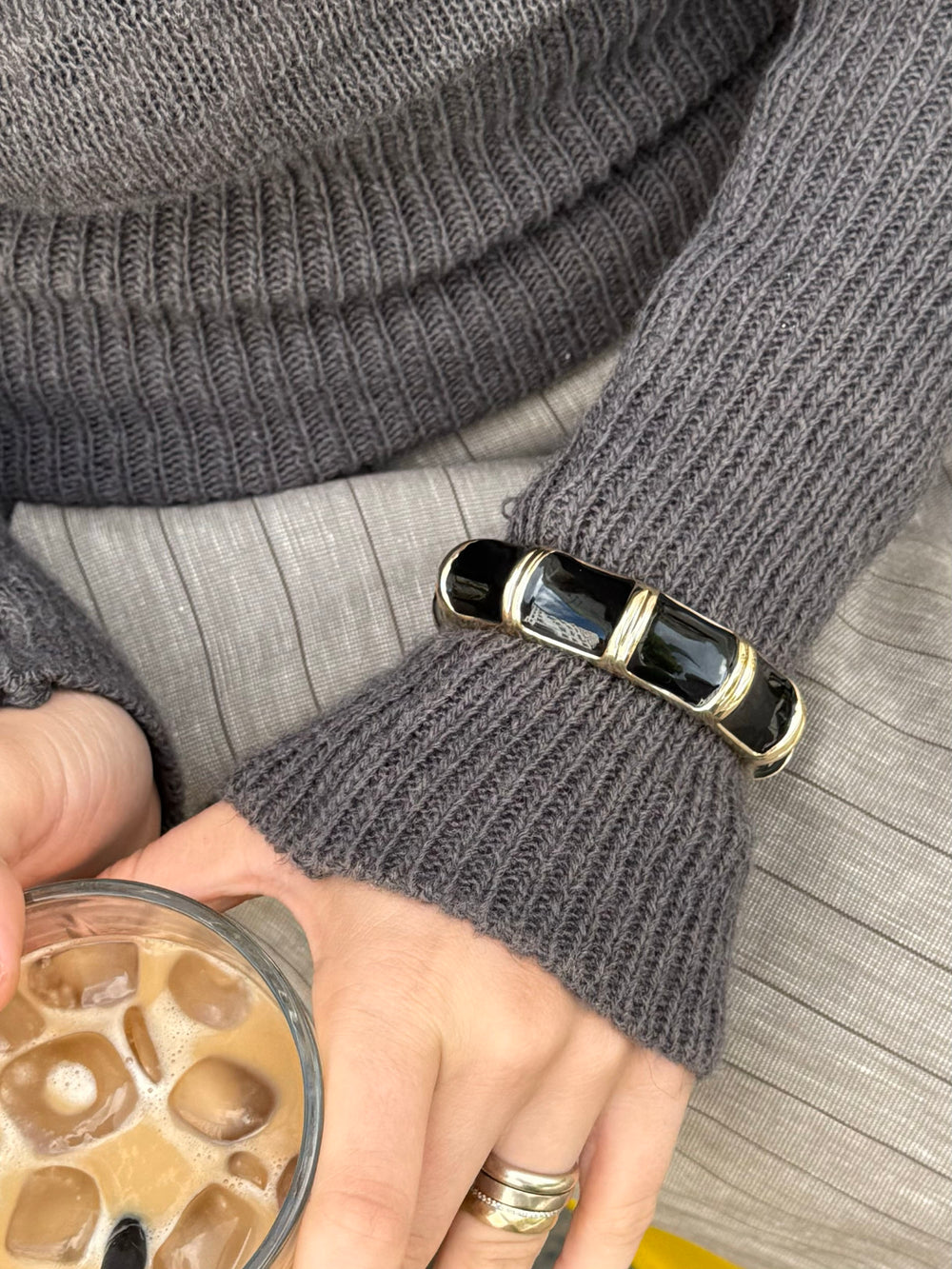 Armbånd med striber - Sort/guld