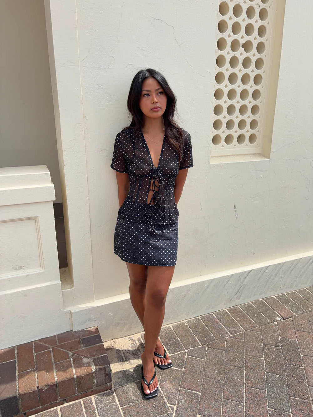 Silivia meshtop med polkaprikker - Sort/hvid