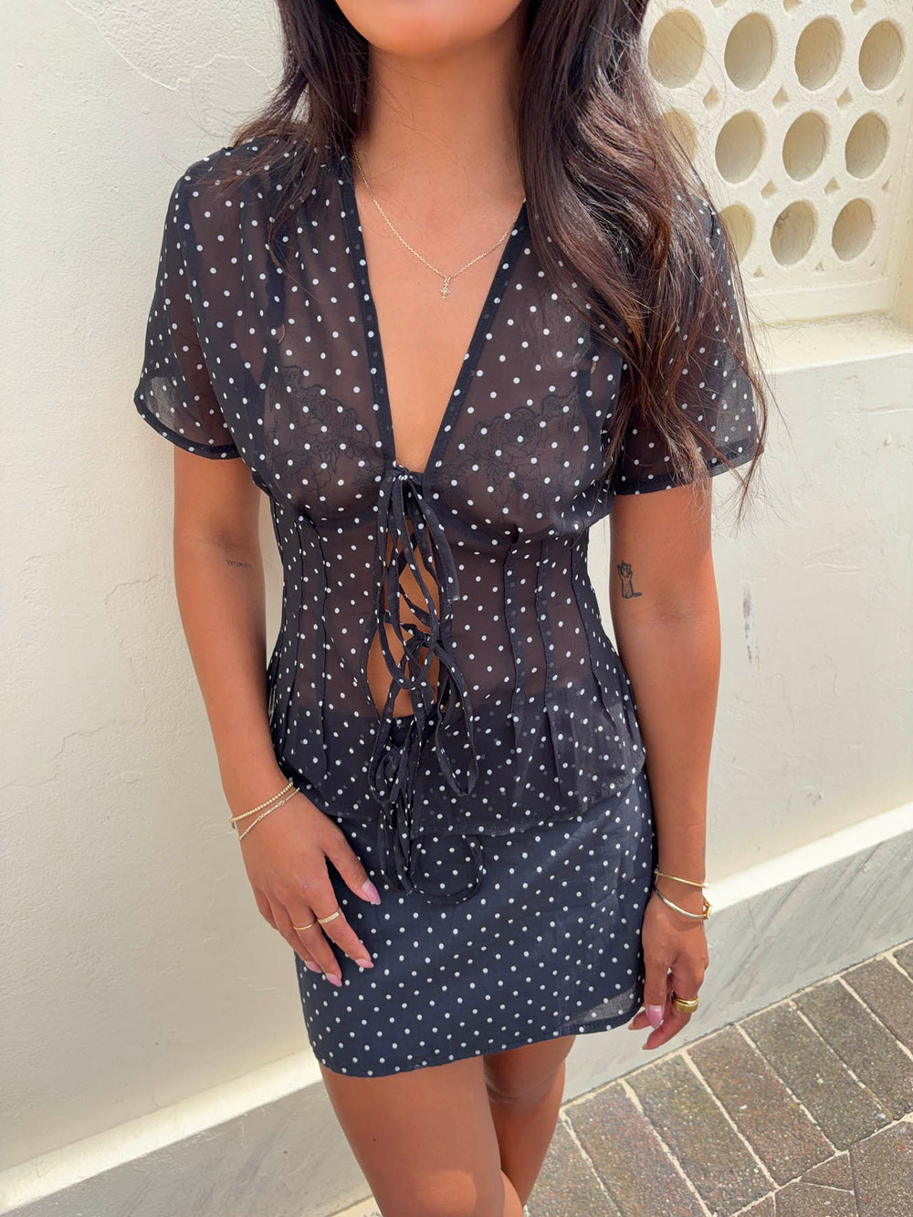 Sullivan mininederdel med polkaprikker - Sort/hvid