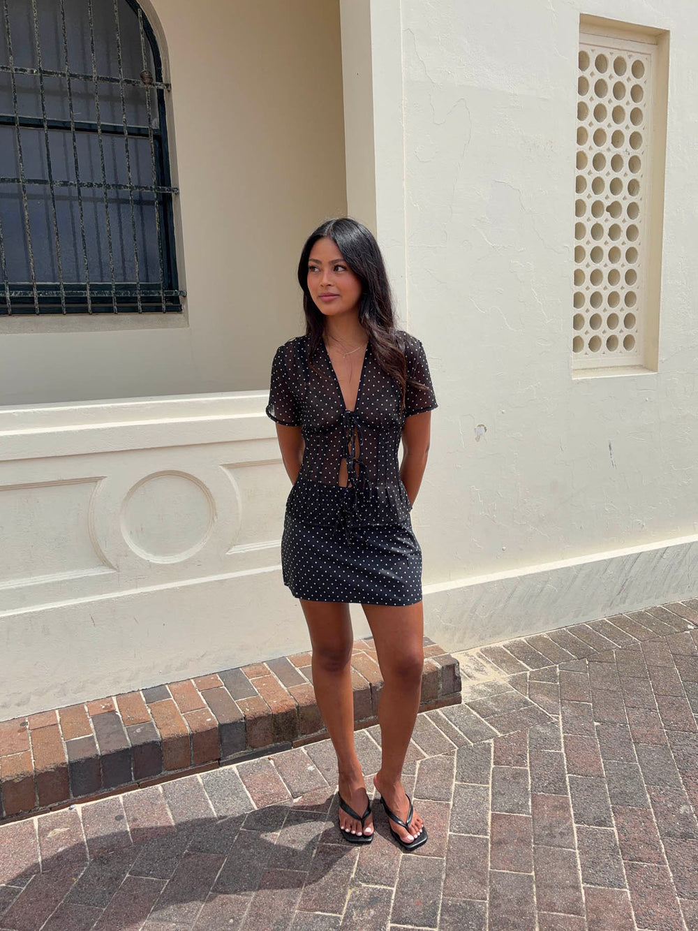 Silivia meshtop med polkaprikker - Sort/hvid