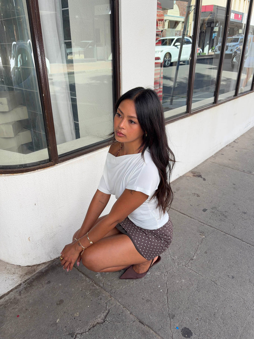 Sullivan mininederdel med polkaprikker - Brun/hvid