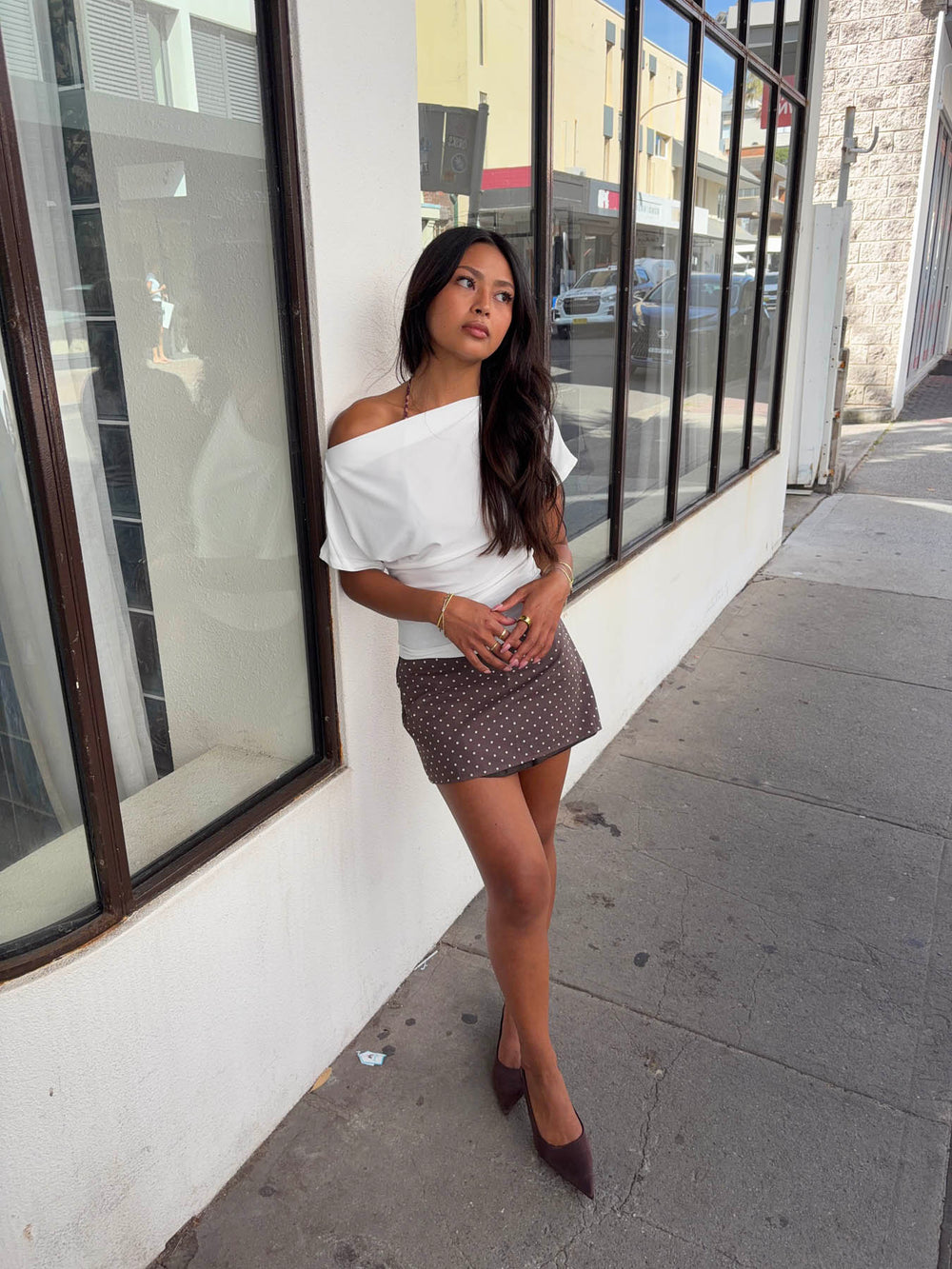 Sullivan mininederdel med polkaprikker - Brun/hvid