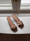 Annaline mules med gulddetalje - Brun/guld