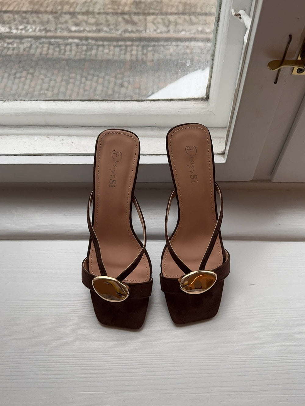 Annaline mules med gulddetalje - Brun/guld