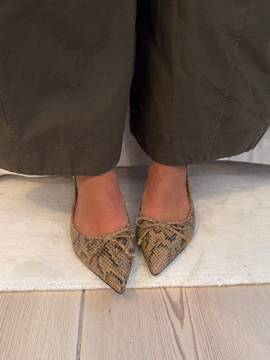 Mojsa mules med slangskind - Beige