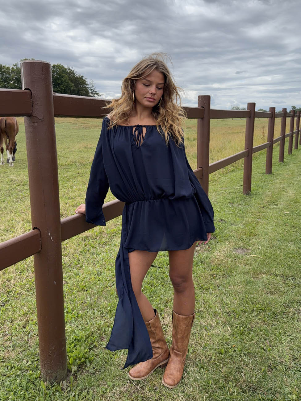 Aveline off shoulder-kjole - Navy