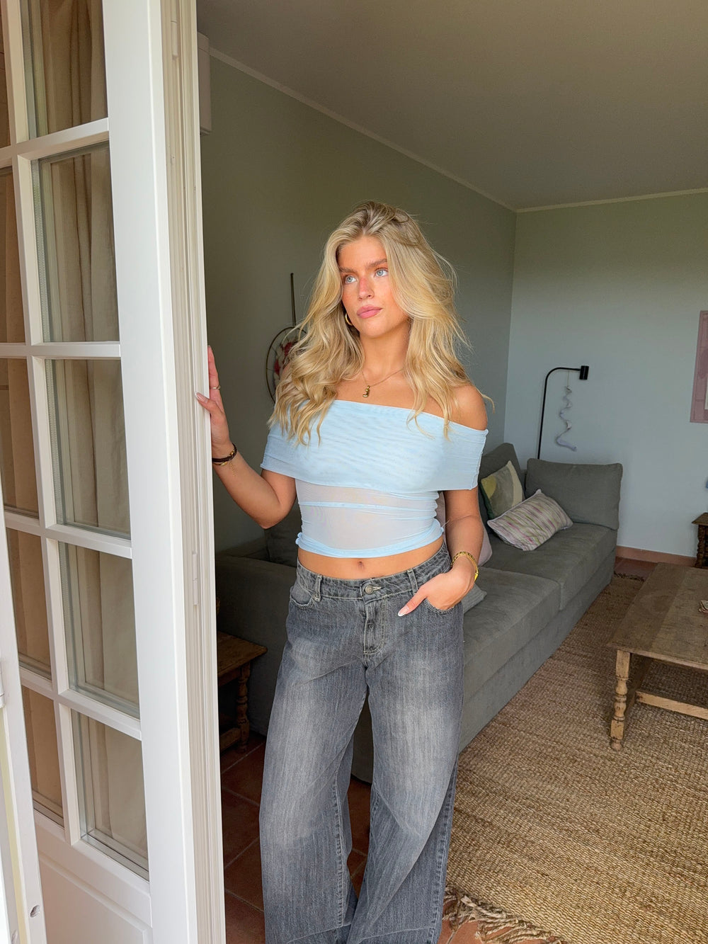 Victoire off shoulder top i mesh - Lyseblå