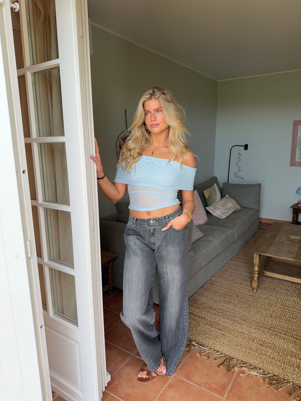 Victoire off shoulder top i mesh - Lyseblå