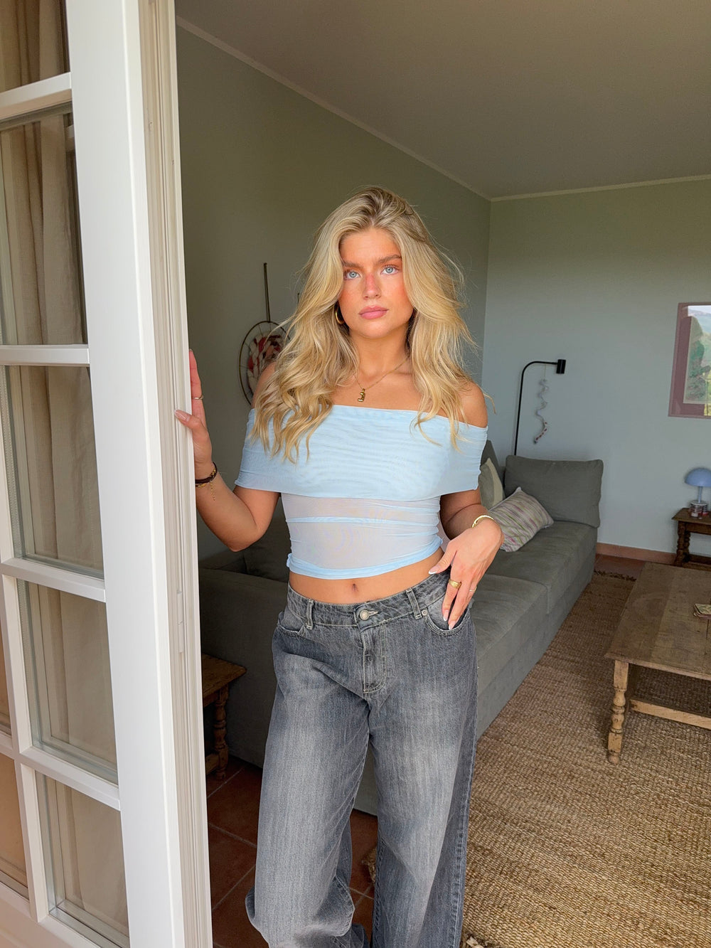 Victoire off shoulder top i mesh - Lyseblå