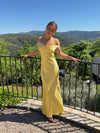 Andie off shoulder satin kjole - Gul