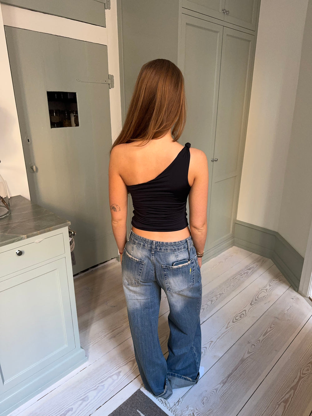 Larna one shoulder top - Sort