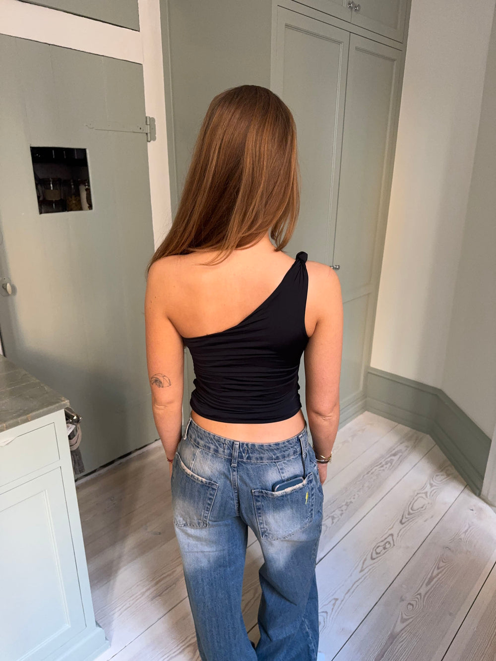 Larna one shoulder top - Sort