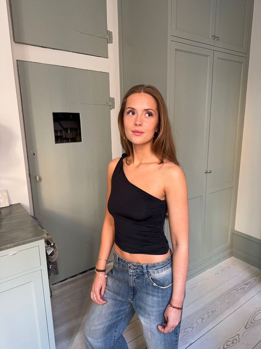 Larna one shoulder top - Sort