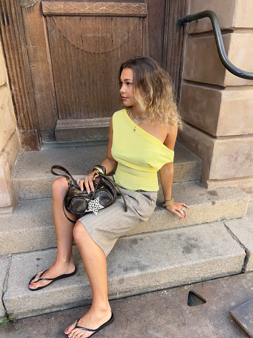 Tanua one shoulder top med smock - Gul