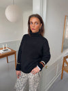 Valdamara oversized striktrøje med turtleneck - Sort