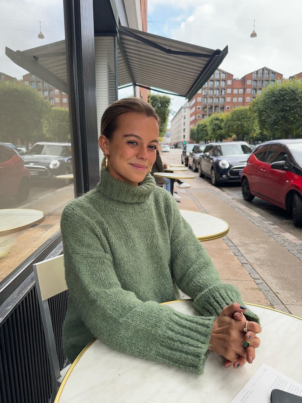 Valdamara oversized striktrøje med turtleneck - Grøn