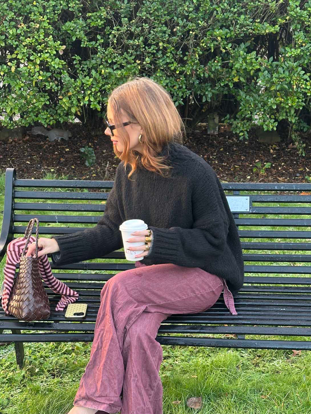 Valdamara oversized striktrøje med turtleneck - Sort