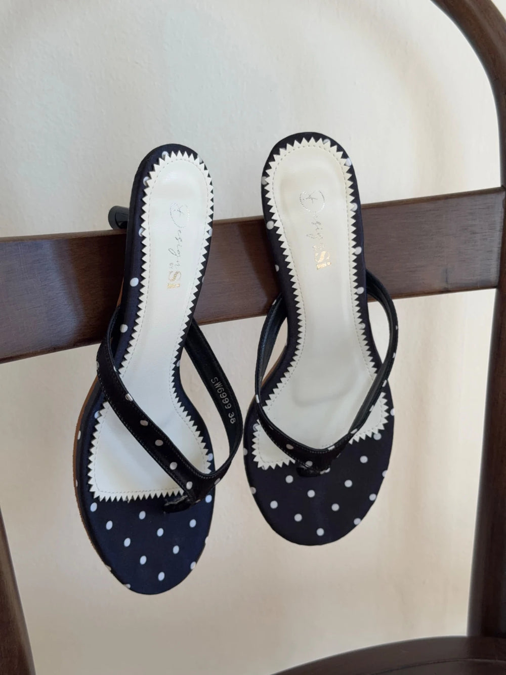 Pepita sandal med hæl og polkaprikker - Sort/Hvid