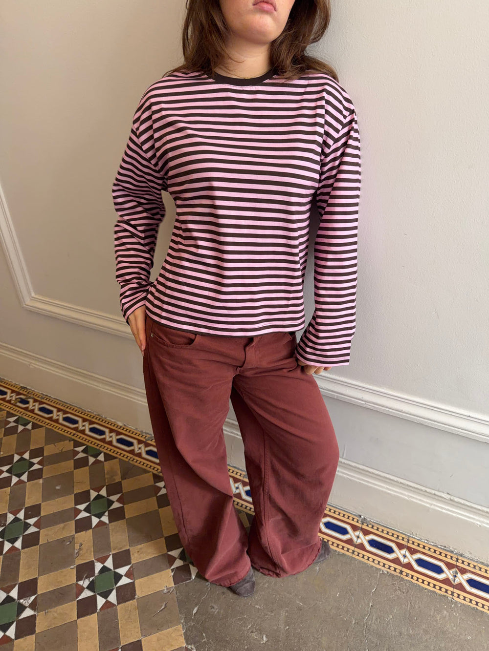 "Main character energy" bluse med striber - Pink/brun/gul