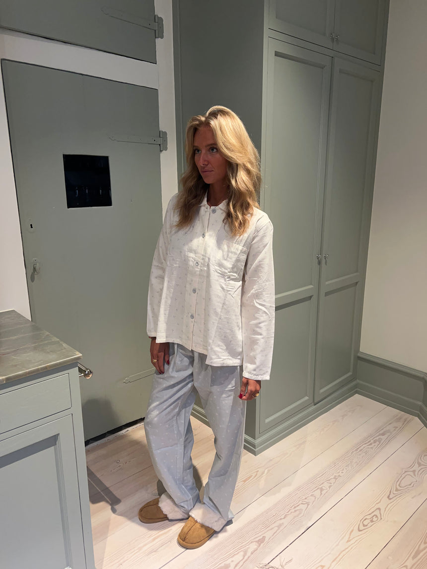 Kallie pyjamas sæt med kirsebær - Hvid/blå