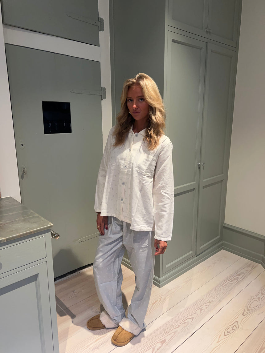 Kallie pyjamas sæt med kirsebær - Hvid/blå