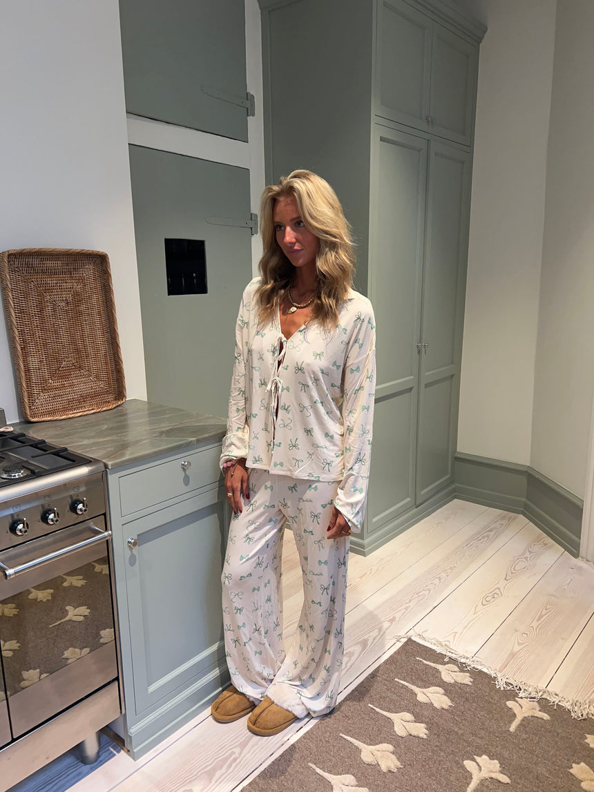Linnea pyjamasbluse med sløjfer - Off white