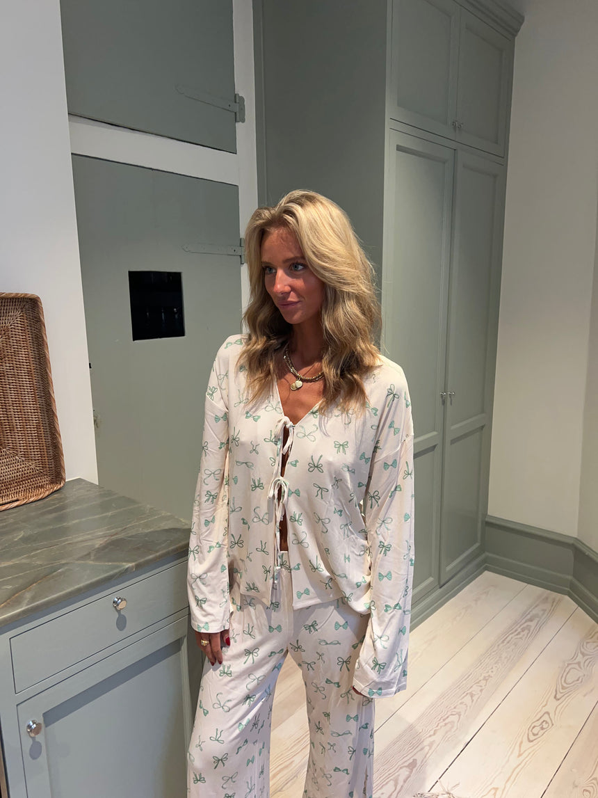 Linnea pyjamasbluse med sløjfer - Off white
