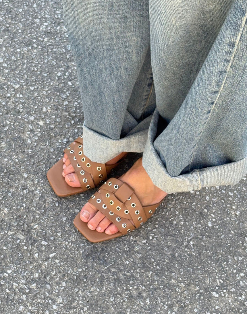 Milina sandaler med nitter - Brun