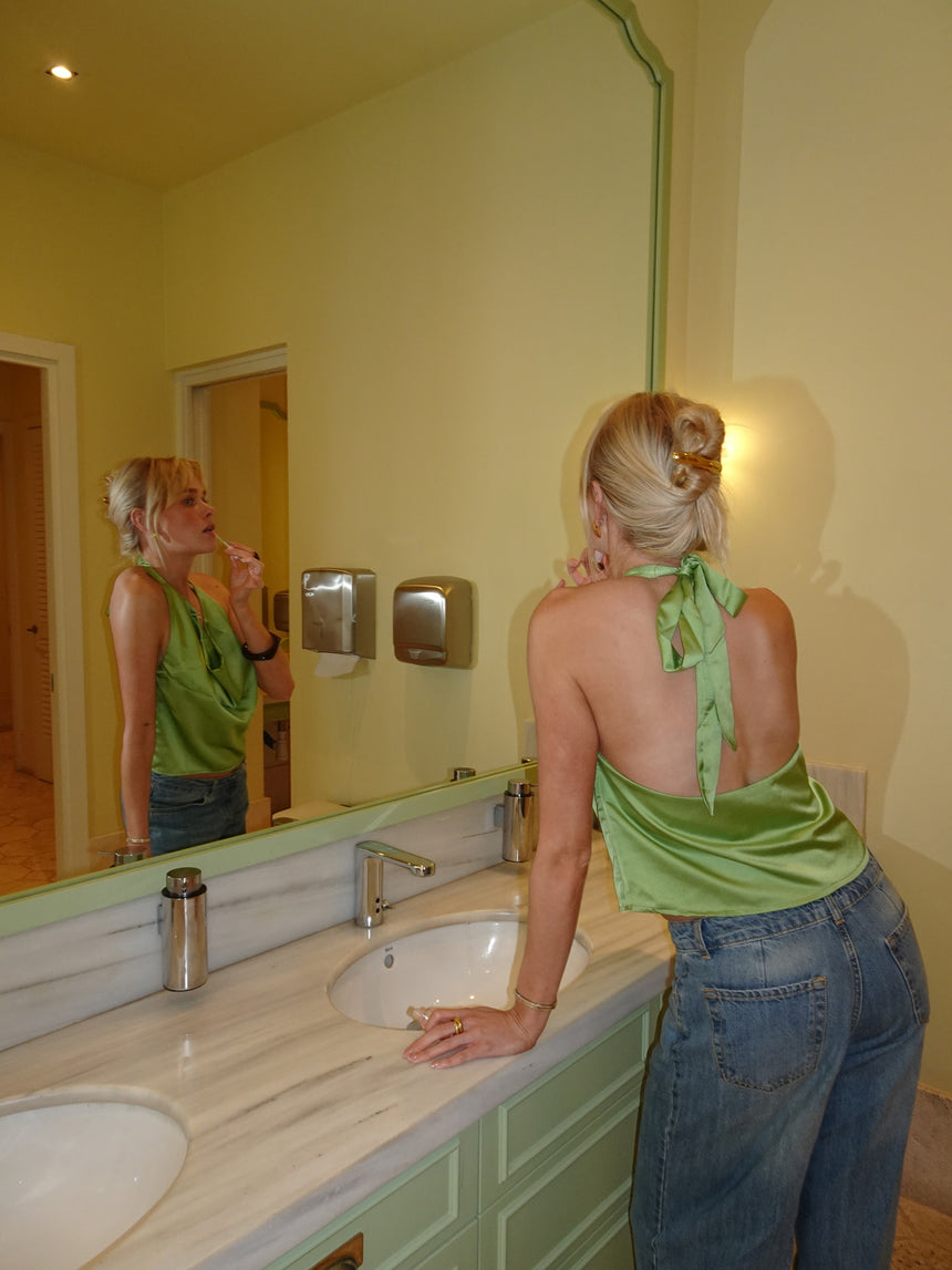 Milena halterneck top i satin - Grøn