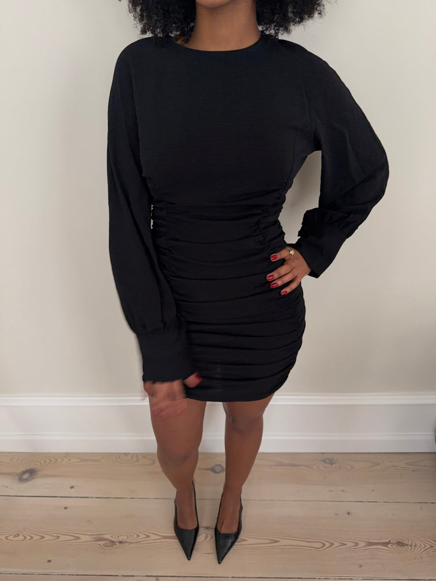 Anna Olympia scrunchkjole - Sort