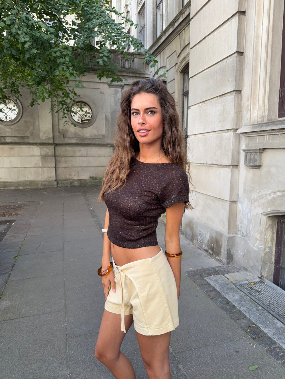 Filippa shorts med spænde - Lys gul