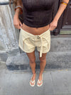 Filippa shorts med spænde - Lys gul