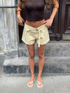 Filippa shorts med spænde - Lys gul