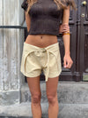 Filippa shorts med spænde - Lys gul