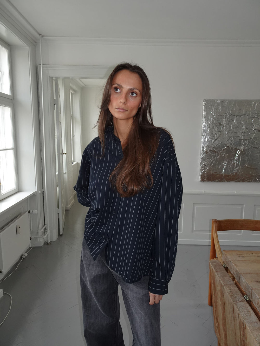Miki stribet skjorte med åben ryg - Mørk navy