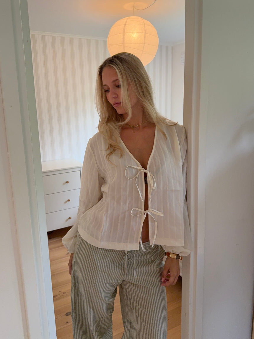 Tuniva bluse med bindedetaljer - Off white